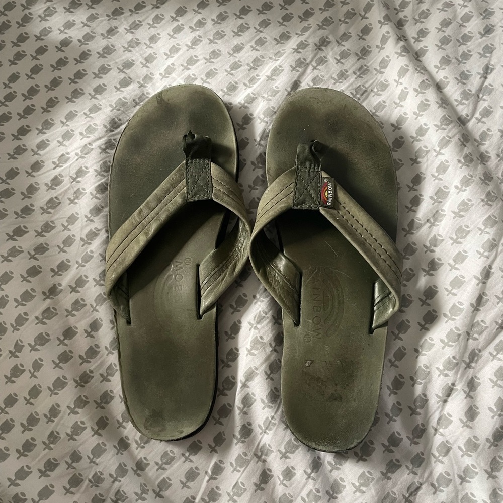 Rainbow Sandals size Medium